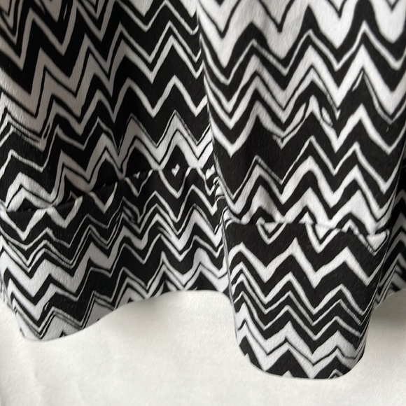 AGB Black & White Sleeveless Blouse - Picture 3 of 14